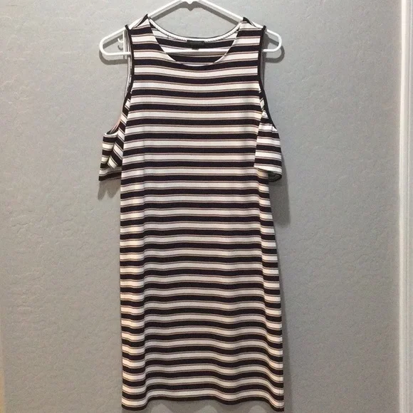 Cold Shoulder Dress - Picture 2 of 5